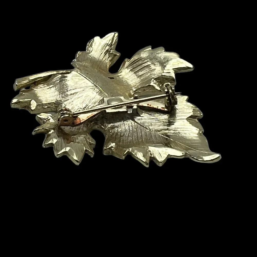 Vintage Leaf Brooch Gold Tone‎ Brushed Veins Pin